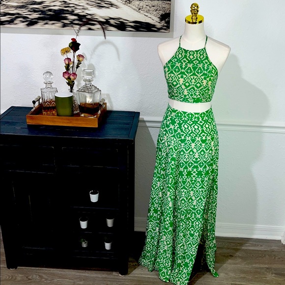 100% Rayon floral halter top and skirt set size Small by Aakaa - Picture 3 of 11